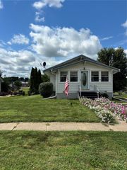 201 E 13th Street N, Newton, IA 50208