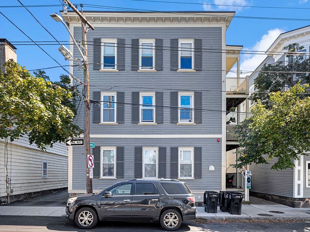 131 Derby St. 3R, Salem, MA 01970