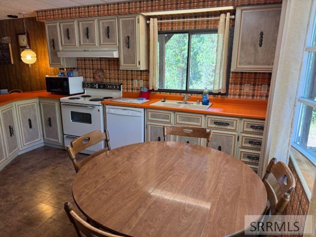 Image 9 of property listing at 4069 Yale Creek Road, Island Park, ID 83429