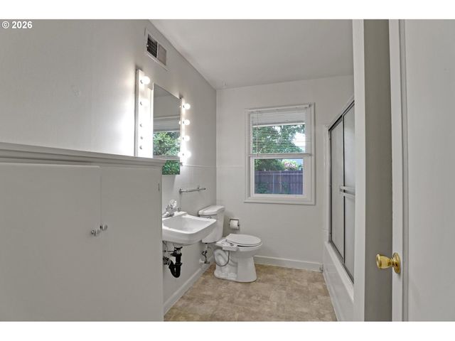 11720 Sw 11TH St, Beaverton, OR 97005