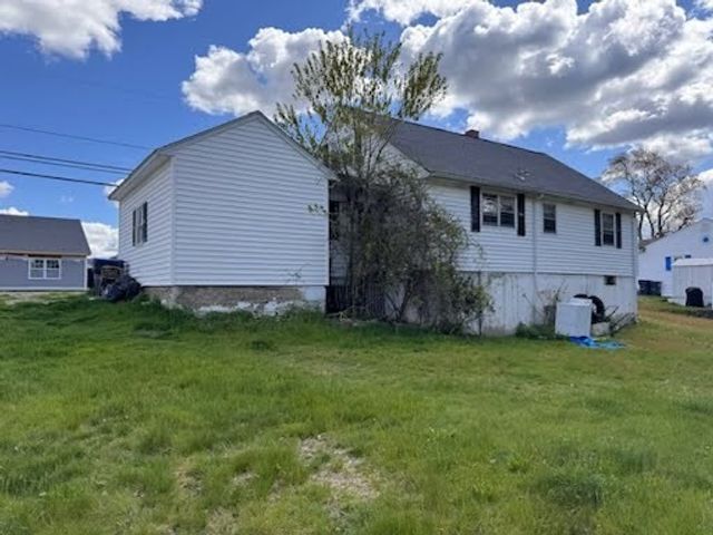 412 Oak St, Methuen, MA 01844