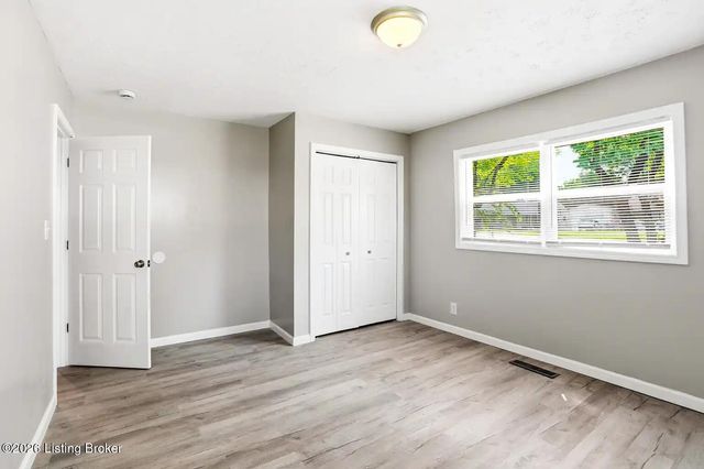 1855 Heaton Rd, Louisville, KY 40216