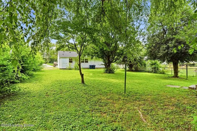 1855 Heaton Rd, Louisville, KY 40216