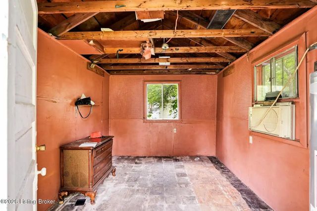 1855 Heaton Rd, Louisville, KY 40216