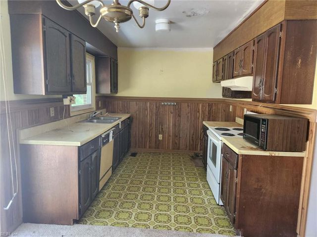 9113 George Wash Memorial HWY, Gloucester, VA 23061