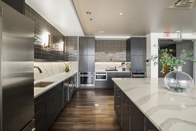 600 12th Ave S Apt 1706, Nashville, TN 37203