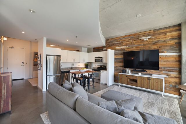 600 12th Ave S Apt 1706, Nashville, TN 37203