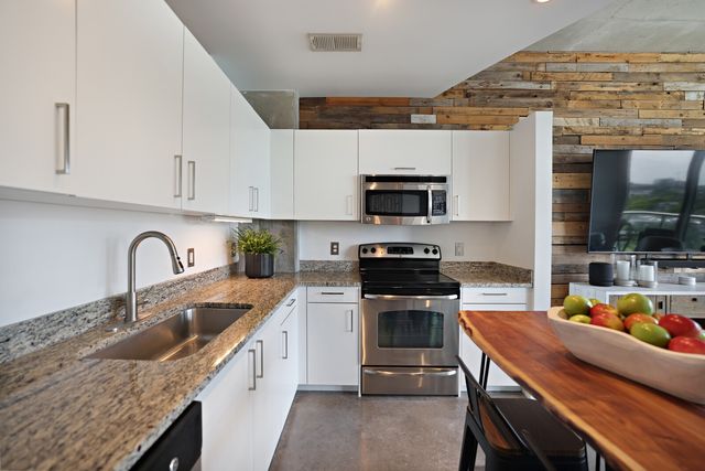 600 12th Ave S Apt 1706, Nashville, TN 37203