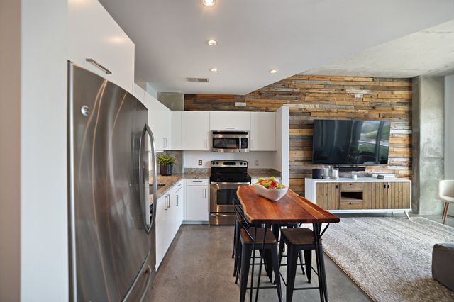 600 12th Ave S Apt 1706, Nashville, TN 37203