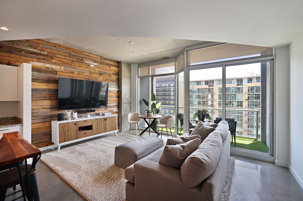 600 12th Ave S Apt 1706, Nashville, TN 37203