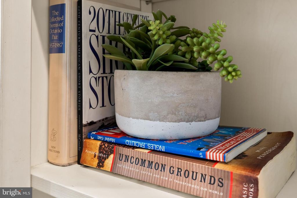 Image 15 of property listing at 2500 BROOKFIELD AVE, Baltimore, MD 21217