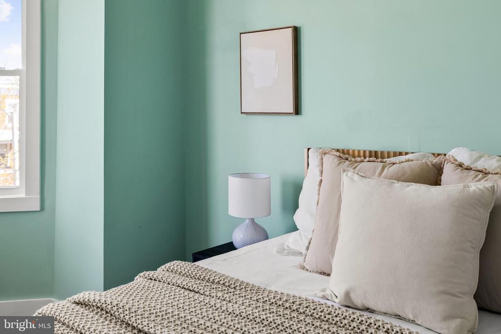 Image 32 of property listing at 2500 BROOKFIELD AVE, Baltimore, MD 21217