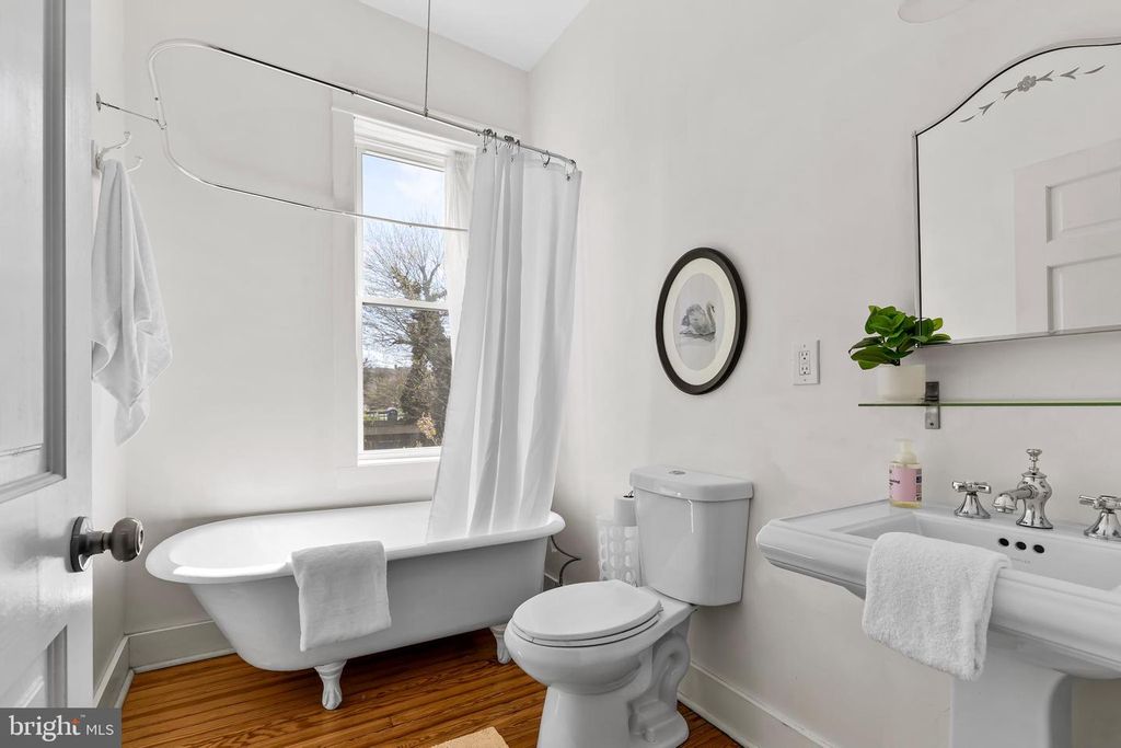 Image 38 of property listing at 2500 BROOKFIELD AVE, Baltimore, MD 21217