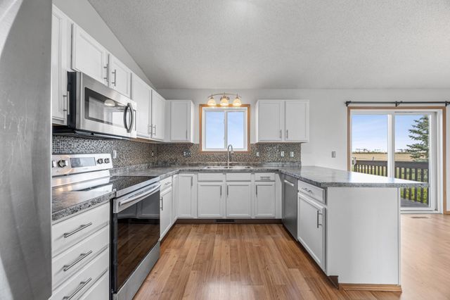 476 Maple Point Boulevard, Mapleton, ND 58059