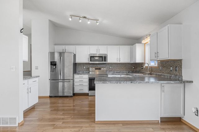 476 Maple Point Boulevard, Mapleton, ND 58059