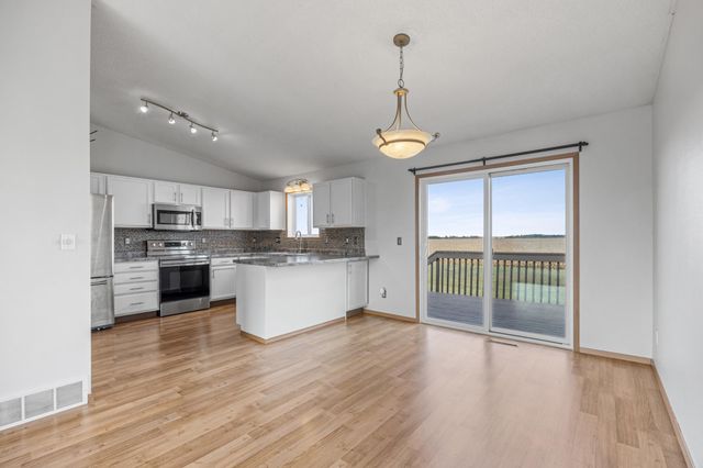 476 Maple Point Boulevard, Mapleton, ND 58059