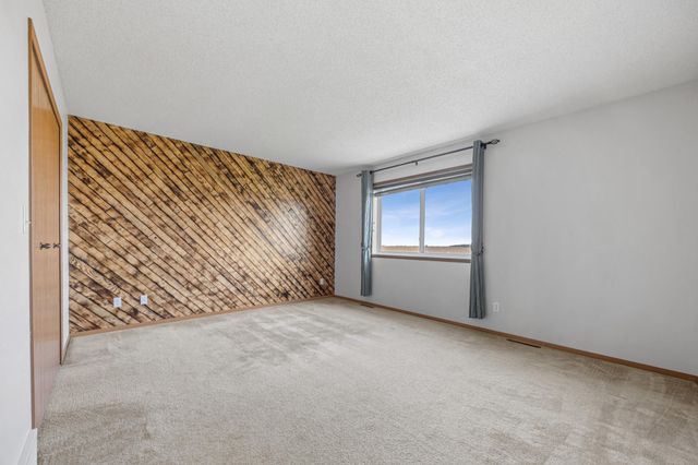 476 Maple Point Boulevard, Mapleton, ND 58059