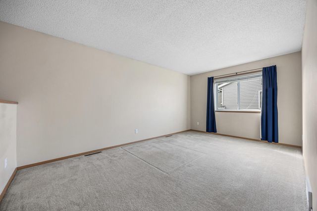 476 Maple Point Boulevard, Mapleton, ND 58059