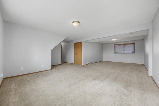 476 Maple Point Boulevard, Mapleton, ND 58059