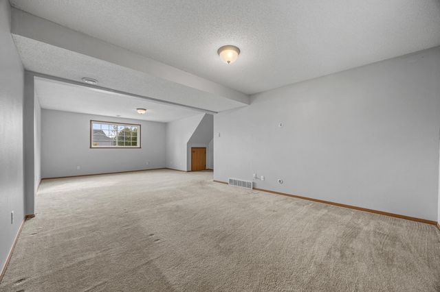 476 Maple Point Boulevard, Mapleton, ND 58059