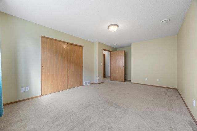 476 Maple Point Boulevard, Mapleton, ND 58059