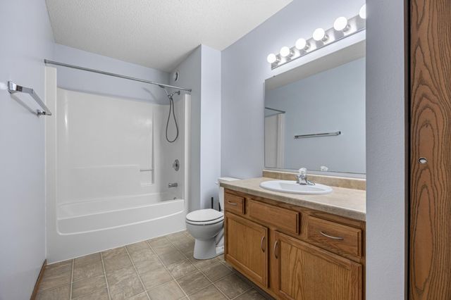 476 Maple Point Boulevard, Mapleton, ND 58059