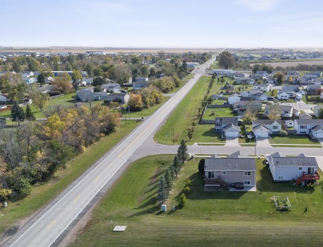 476 Maple Point Boulevard, Mapleton, ND 58059