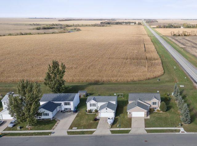 476 Maple Point Boulevard, Mapleton, ND 58059