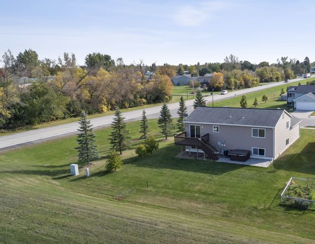476 Maple Point Boulevard, Mapleton, ND 58059