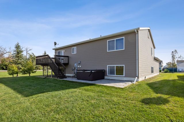 476 Maple Point Boulevard, Mapleton, ND 58059