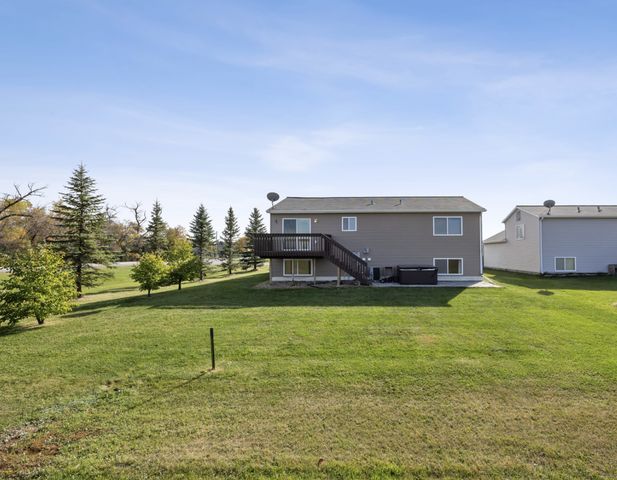 476 Maple Point Boulevard, Mapleton, ND 58059