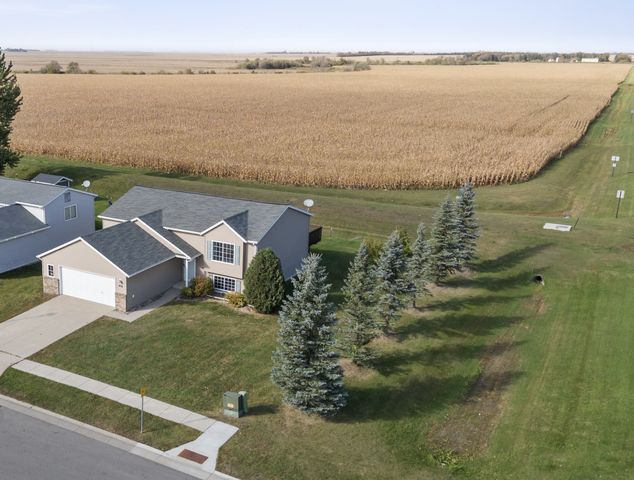 476 Maple Point Boulevard, Mapleton, ND 58059