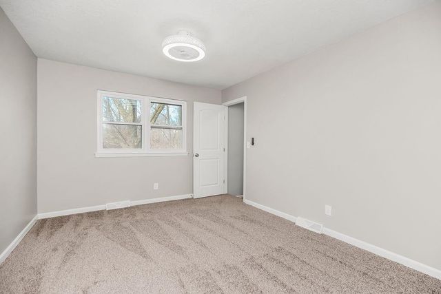 6912 N Madison Avenue, Kansas City, MO 64118