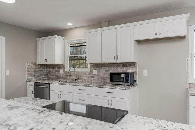 6912 N Madison Avenue, Kansas City, MO 64118