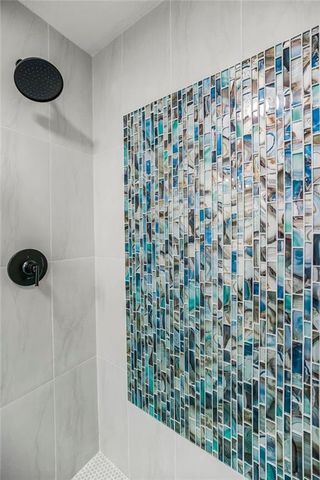 6912 N Madison Avenue, Kansas City, MO 64118