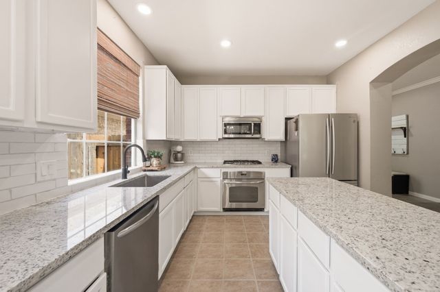 9113 Chardin Park Drive, Fort Worth, TX 76244