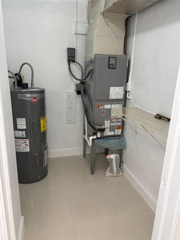 5635 Grant Street, Hollywood, FL 33021