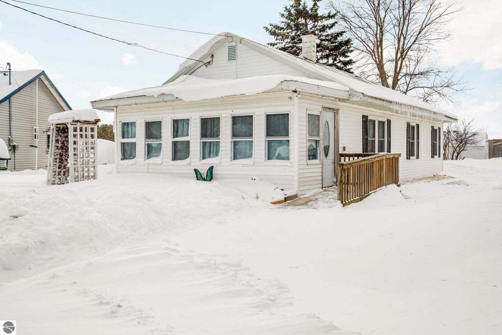 Image 3 of property listing at 10089 Otis Drive, Mancelona, MI 49659