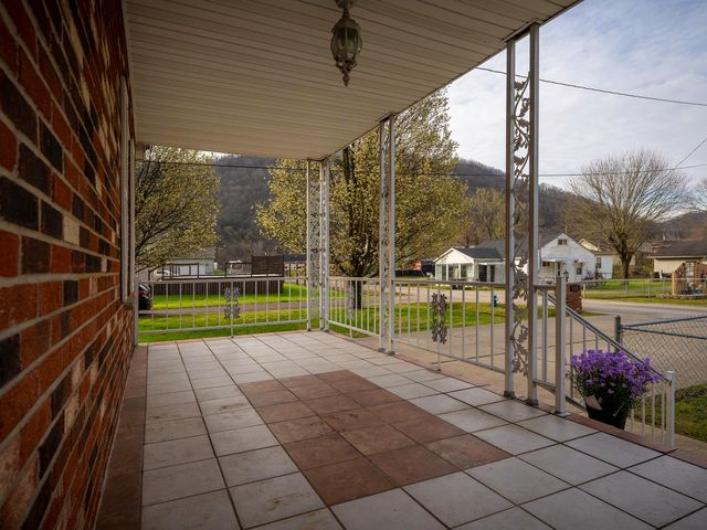 118 Maroney Lane, Shrewsbury, WV 25015