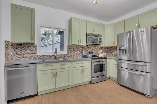 4618 Walnut Street, Oakland, CA 94619