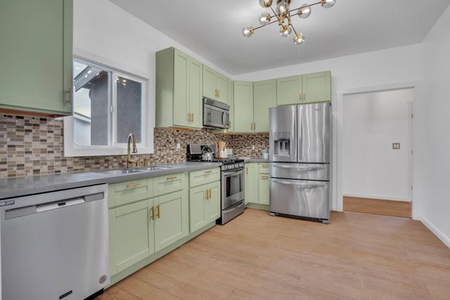 4618 Walnut Street, Oakland, CA 94619