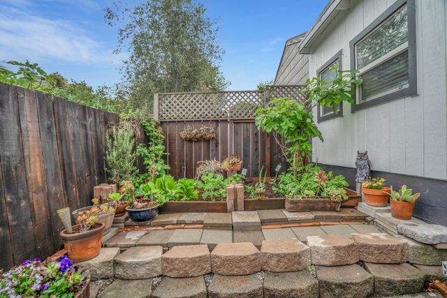 4618 Walnut Street, Oakland, CA 94619