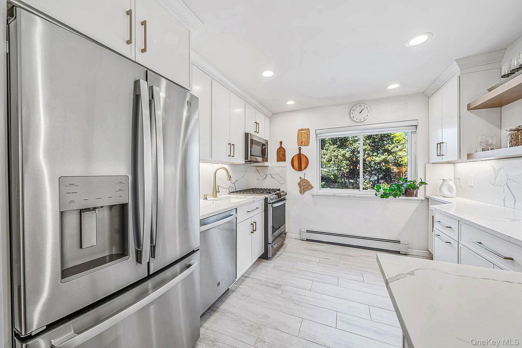 105 Prime Avenue F4, Huntington, NY 11743 — photo 4