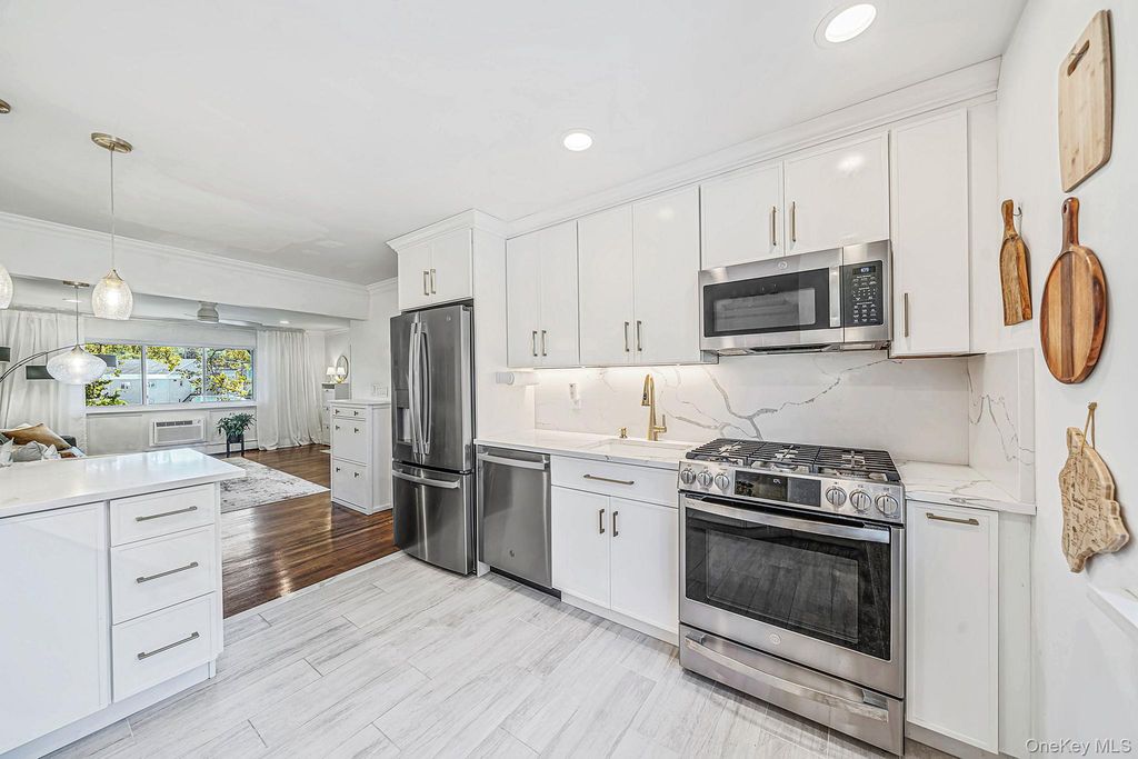 105 Prime Avenue F4, Huntington, NY 11743 — photo 5
