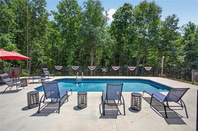 711 Barnes Road, Seneca, SC 29672
