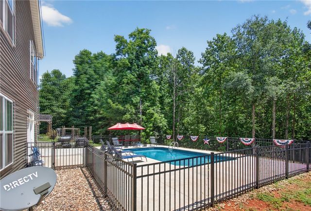 711 Barnes Road, Seneca, SC 29672