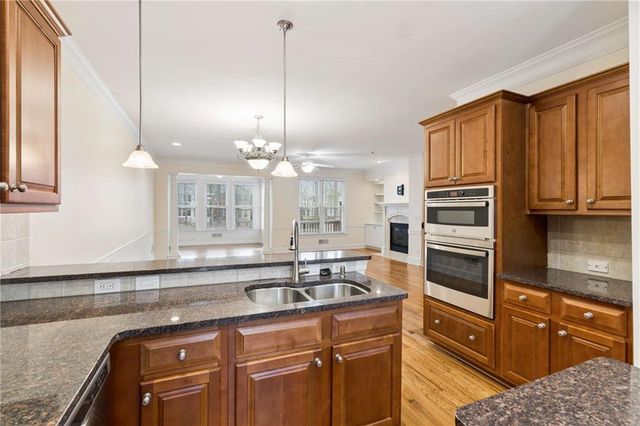 610 Vinings Estates Drive SE B12, Mableton, GA 30126