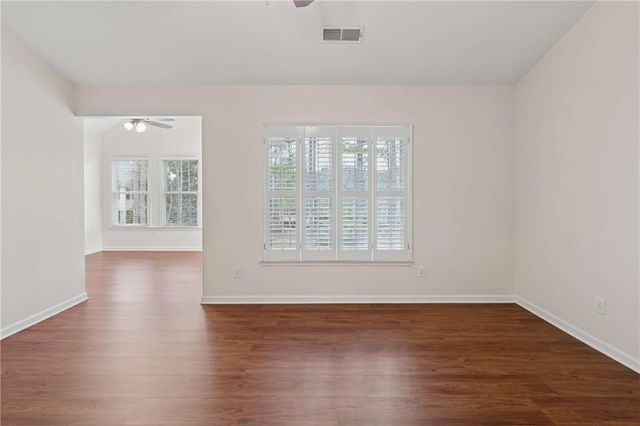 610 Vinings Estates Drive SE B12, Mableton, GA 30126