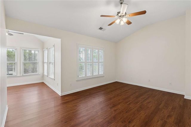 610 Vinings Estates Drive SE B12, Mableton, GA 30126