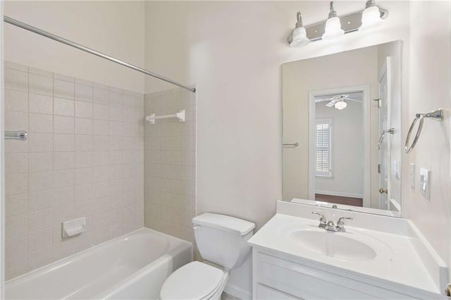 610 Vinings Estates Drive SE B12, Mableton, GA 30126